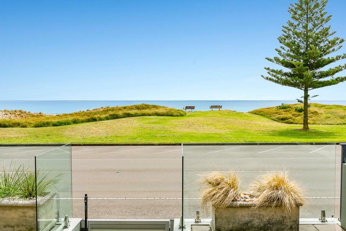 Beachfront Location Leilighet Mount Maunganui Eksteriør bilde